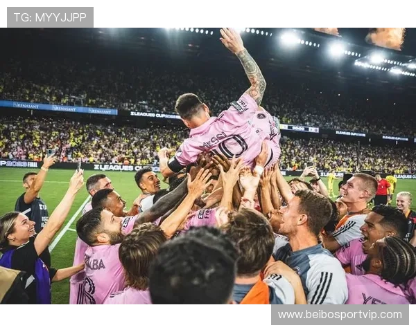 梅西加盟国际迈阿密后首次亮相 足球风暴席卷美洲引发热议